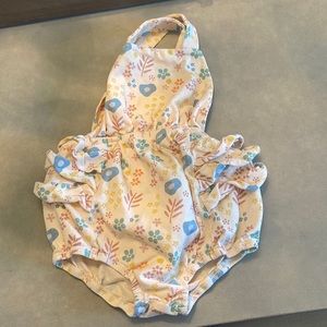 Bubble romper, never worn. Only washed